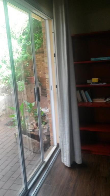 The Birches Backpacker Lodge Randburg Exterior foto